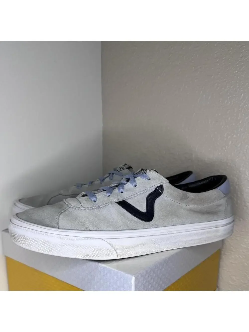 Vans Suede Low Top Sneakers Gray Black Size 9